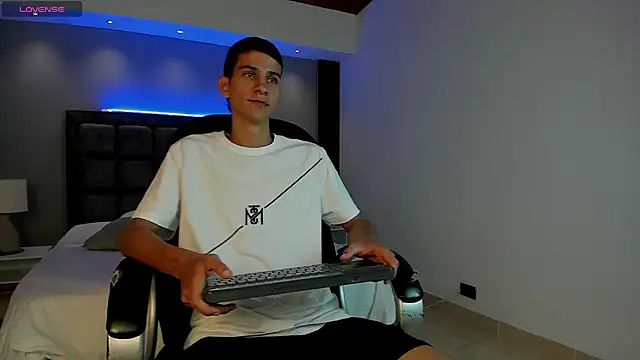 Aaron Scoot online show from 03/18/26, 08:01