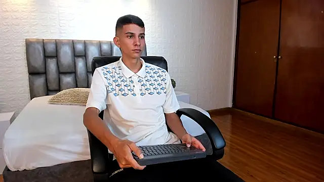 Aaron Scoot online show from 03/19/26, 09:19