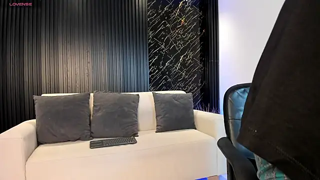 Aaron Scoot online show from 04/12/26, 01:49