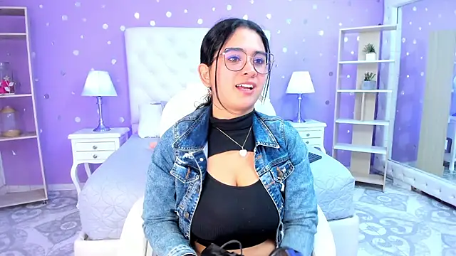 Snapshot of scarlette_15_ chatting on 10/11/25, 03:28 scarlette 15 online show from 10/11/25, 03:28