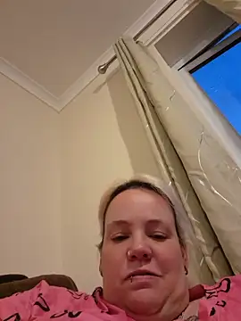 Bigbustedcurvylady online show from 05/15/26, 08:16