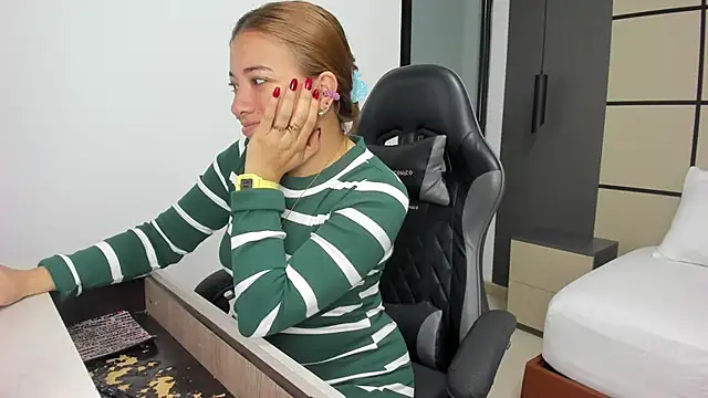 alma fenix online show from 09/27/25, 12:32