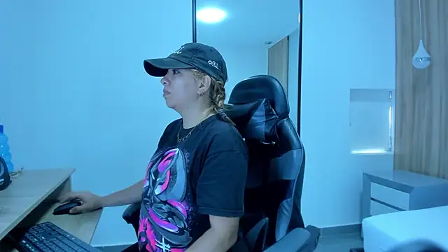 alma fenix online show from 12/22/25, 12:35