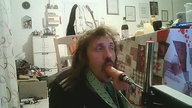 cyril020202 online show from 11/10/25, 05:23