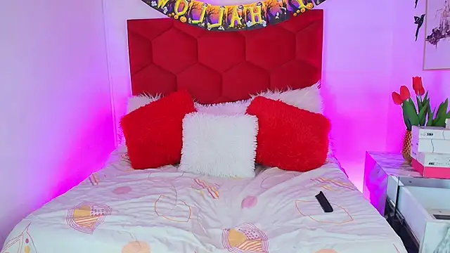 EmmaWilder online show from 10/14/25, 02:51