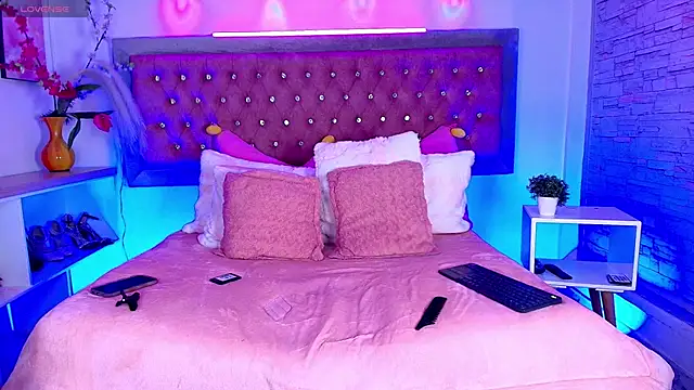 EmmaWilder online show from 10/21/25, 09:48