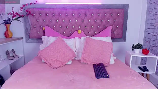 EmmaWilder online show from 11/02/25, 09:06