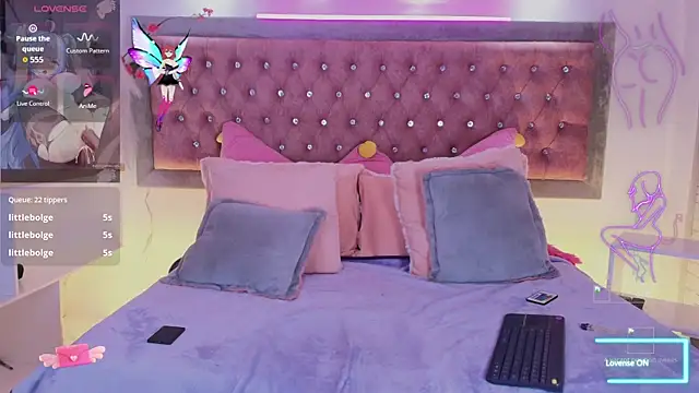 EmmaWilder online show from 11/18/25, 08:35