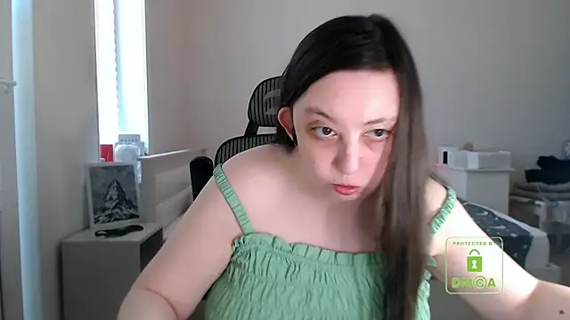 Snapshot of cute_and_hot chatting on 05/20/26, 02:45 cute and hot online show from 05/20/26, 02:45