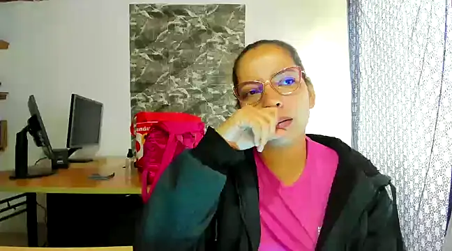 Snapshot of MISSLAUR4 chatting on 12/30/24, 06:16 MISSLAUR4 online show from 12/30/24, 06:16