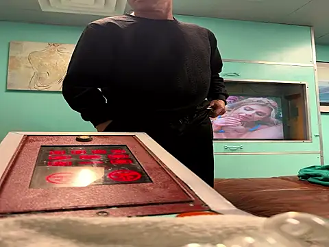 Snapshot of wheresando1 chatting on 11/15/25, 05:16 wheresando1 online show from 11/15/25, 05:16