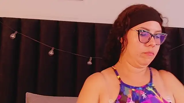 hotlatinateacher online show from 10/31/25, 08:21