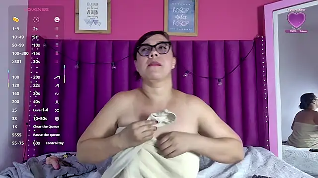 hotlatinateacher online show from 02/06/26, 06:33