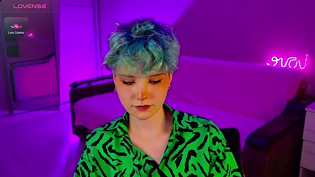 Snapshot of School_Love chatting on 12/13/24, 04:16 School Love online show from 12/13/24, 04:16