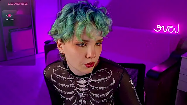 Snapshot of School_Love chatting on 01/04/25, 04:11 School Love online show from 01/04/25, 04:11