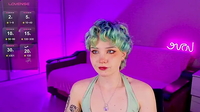 Snapshot of School_Love chatting on 01/10/25, 01:09 School Love online show from 01/10/25, 01:09