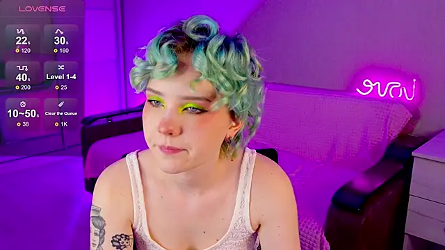 Snapshot of School_Love chatting on 01/15/25, 01:09 School Love online show from 01/15/25, 01:09