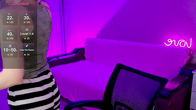 Snapshot of School_Love chatting on 01/19/25, 01:12 School Love online show from 01/19/25, 01:12