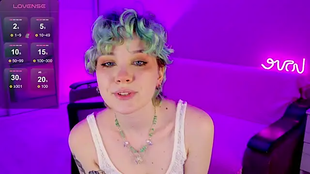 Snapshot of School_Love chatting on 01/20/25, 01:11 School Love online show from 01/20/25, 01:11