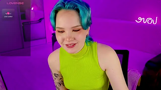 Snapshot of School_Love chatting on 02/07/25, 04:14 School Love online show from 02/07/25, 04:14