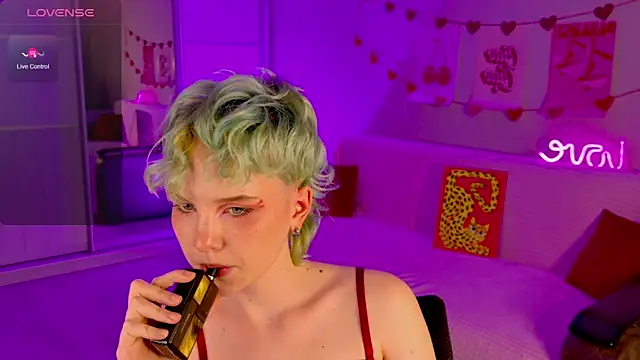 Snapshot of School_Love chatting on 03/17/25, 04:11 School Love online show from 03/17/25, 04:11