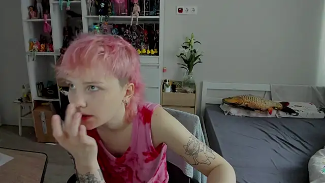 School Love online show from 12/17/25, 07:03