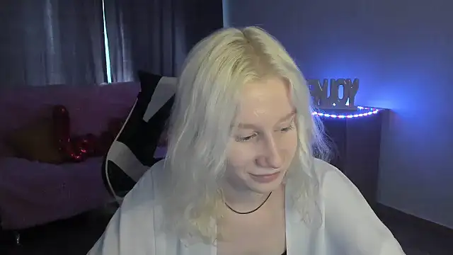 Snapshot of EnigmaSee chatting on 06/27/26, 12:22 EnigmaSee online show from 06/27/26, 12:22