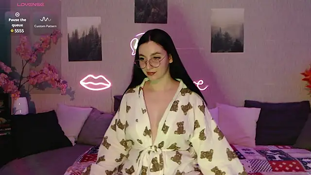 Fluffy Tiffy online show from 01/10/25, 05:05