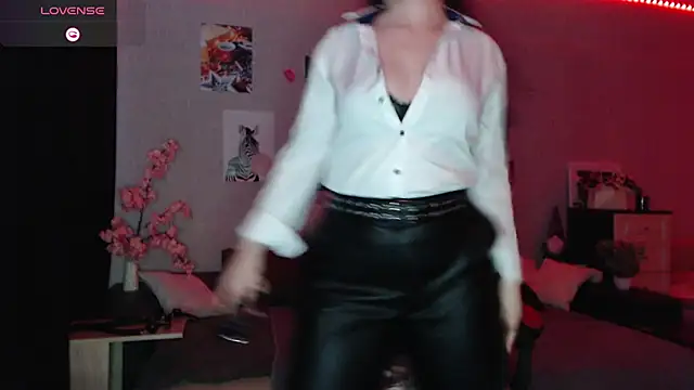 Fluffy Tiffy online show from 02/26/25, 06:58