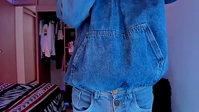 aldrinwhite online show from 12/19/25, 03:41