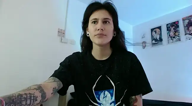 Snapshot of Julytattoo chatting on 03/01/25, 04:00 Julytattoo online show from 03/01/25, 04:00