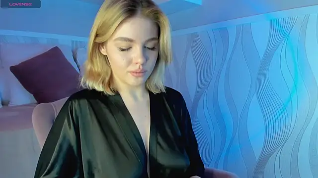 Anna Robinson online show from 03/10/25, 01:12