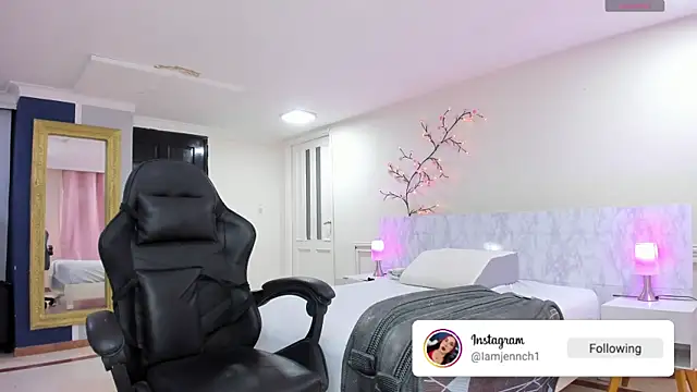 charolbruce 1 online show from 04/15/26, 12:12