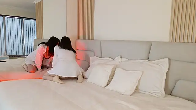 Zoe Benson online show from 12/02/25, 11:37