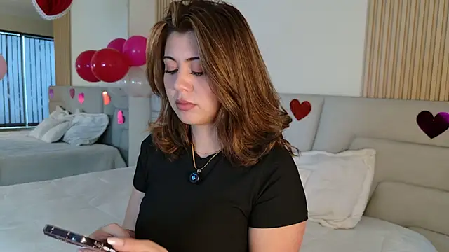 Zoe Benson online show from 02/11/26, 12:10