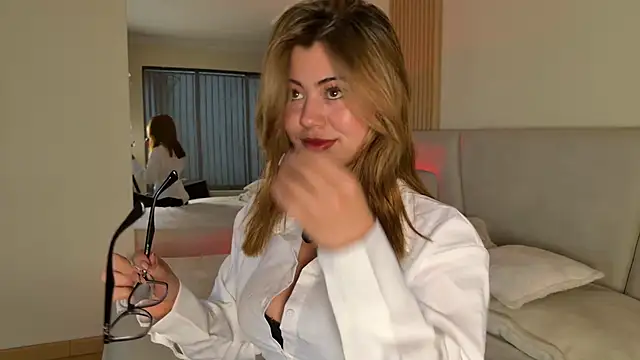 Zoe Benson online show from 06/05/26, 12:11