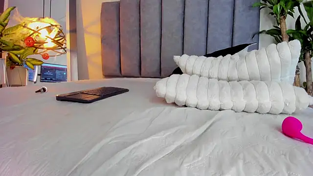 Snapshot of gabriela__gomez chatting on 10/26/25, 02:23 gabriela gomez online show from 10/26/25, 02:23