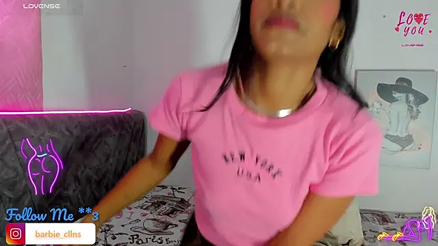 BarbieHotLaura online show from 01/11/26, 12:32