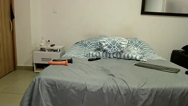 AnnieRoss69 online show from 10/04/25, 09:02