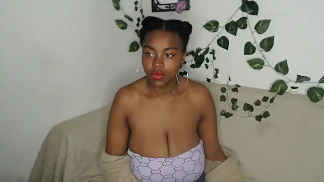 Snapshot of lyssyhorny chatting on 10/01/25, 02:17 lyssyhorny online show from 10/01/25, 02:17