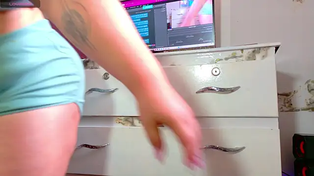 Gaby Vegaa online show from 10/20/25, 10:10