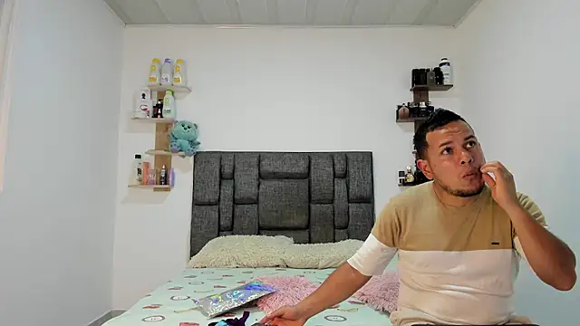 KattiaRose online show from 02/25/25, 10:50