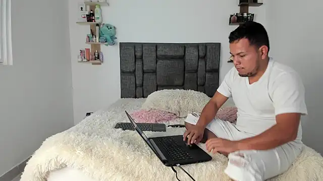 KattiaRose online show from 02/27/25, 07:47