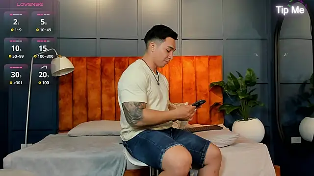 Ryan Hunt online show from 02/11/25, 03:51