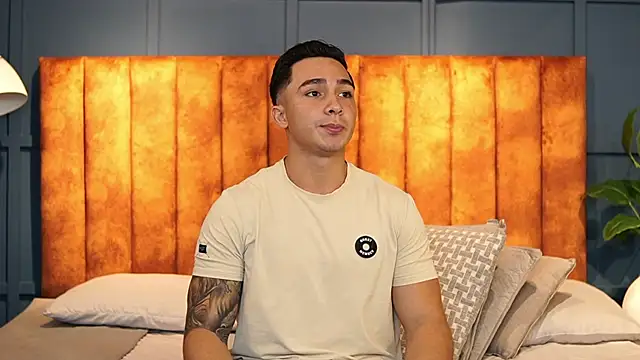 Ryan Hunt online show from 10/12/25, 03:16