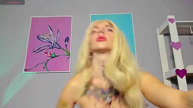 Snapshot of AnneTenet chatting on 12/15/24, 09:13 AnneTenet online show from 12/15/24, 09:13