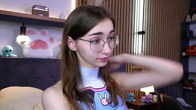 Snapshot of PollyBeev chatting on 11/13/25, 07:29 PollyBeev online show from 11/13/25, 07:29