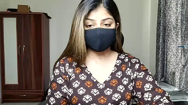 Hoty-Shivangi online show from 05/16/26, 10:36