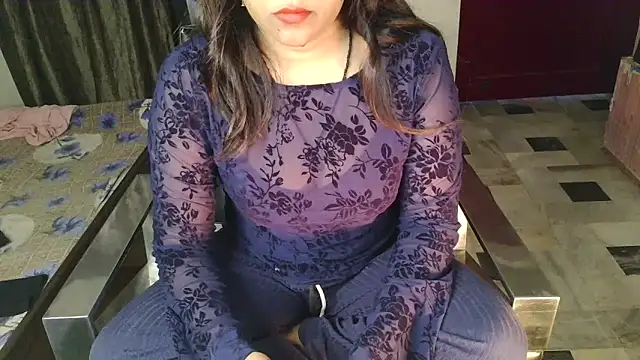 aarushi sharmaa online show from 12/16/25, 05:23