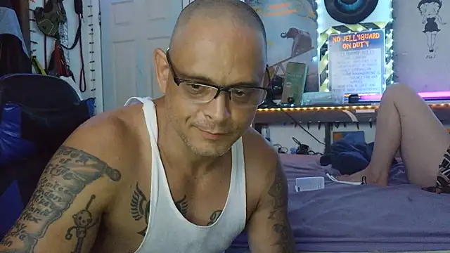 Snapshot of Buffshagswell chatting on 06/25/26, 01:05 Buffshagswell online show from 06/25/26, 01:05